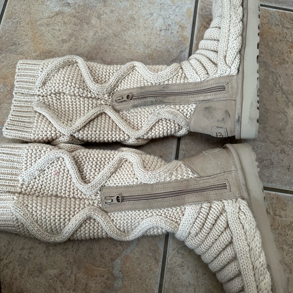 Ugg Chunky Knit Boots - Picture 3 of 3
